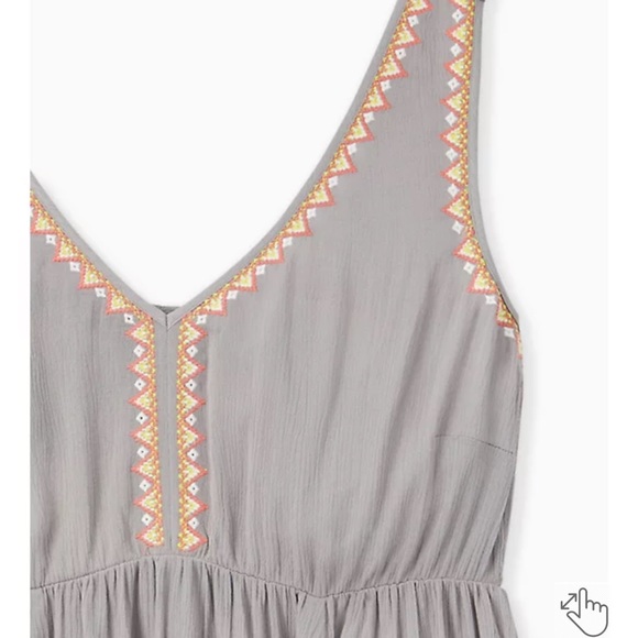 Torrid grey embroidered tank, size 3. - Picture 2 of 6